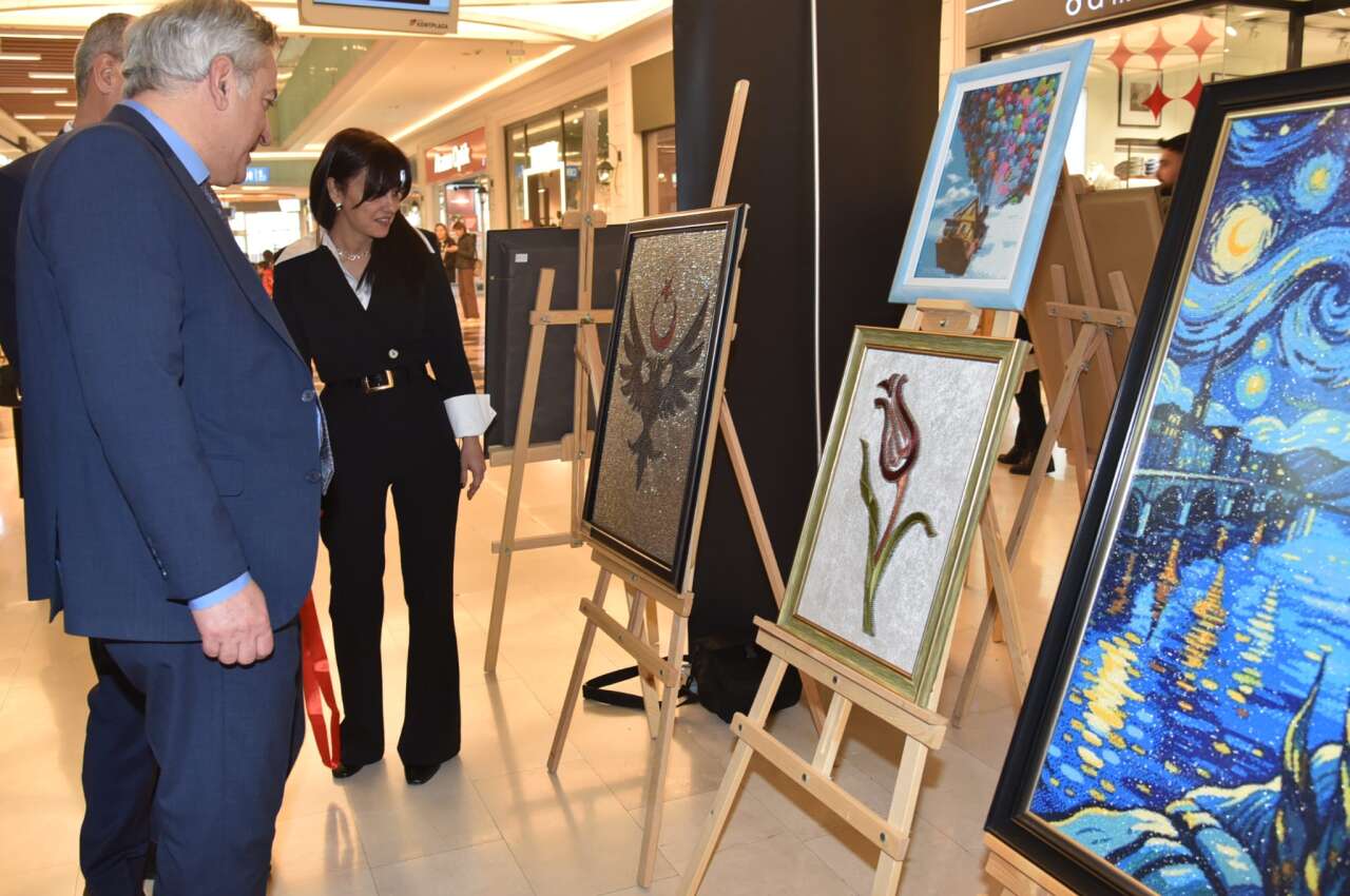 Konya’da özel çocukların hazırladığı eserler sergilenmeye başladı 8